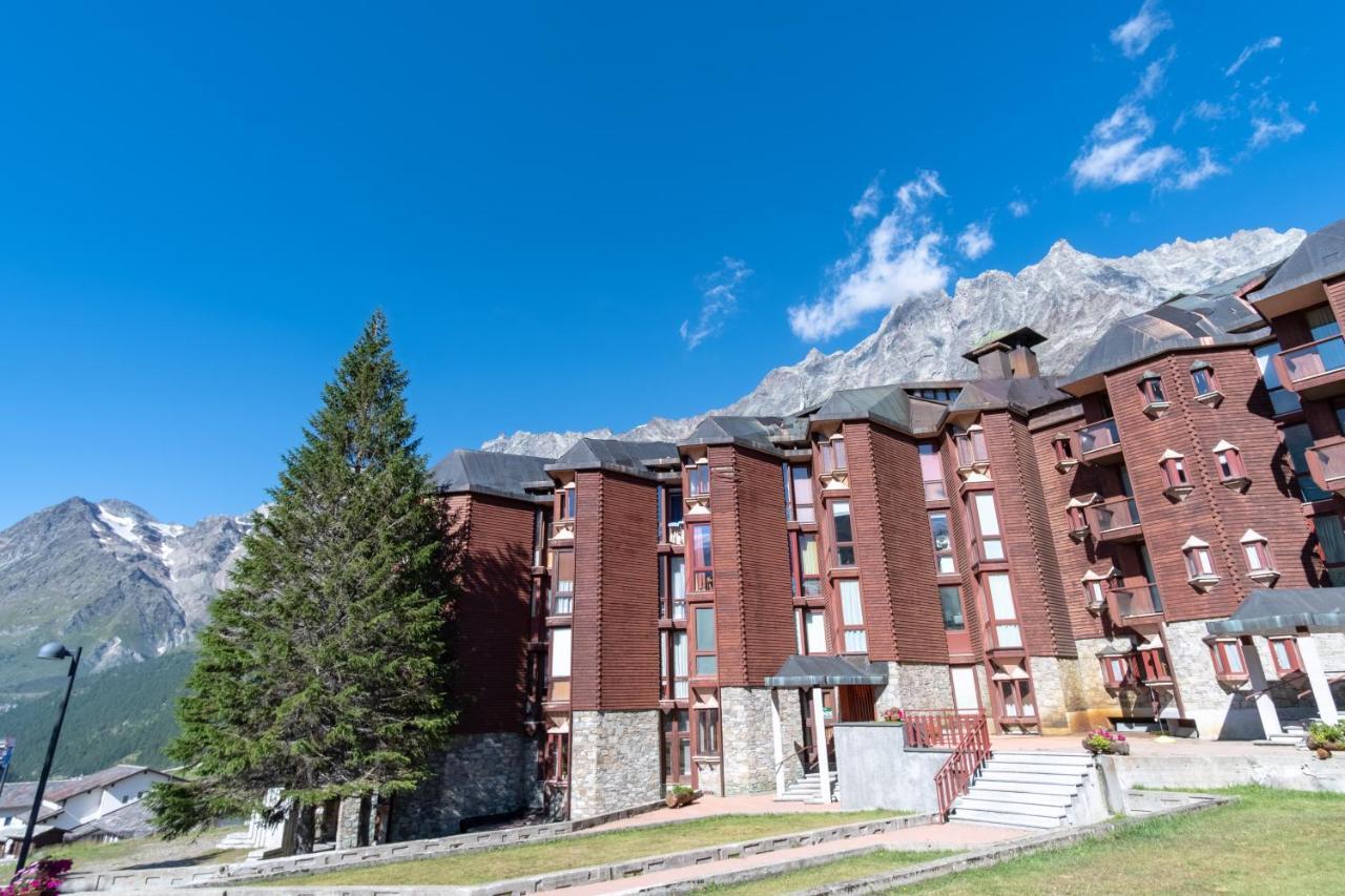 Monte Cervino Apartment As4 Breuil-Cervinia Bagian luar foto